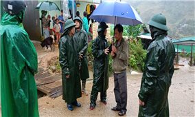 Quảng Ngãi: Xã Ngọc Linh huy động lực lượng mở đường mòn qua núi để tiếp cận 5 thôn bị cô lập