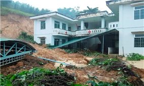 Quảng Ngãi: Sạt lở vùi lấp Trạm y tế tại xã Tây Trà