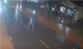 Một Chủ tịch xã bị xe tông tử vong khi đang điều tiết giao thông trên đoạn đường ngập úng