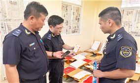 Bắt giữ gần 5.000 điện thoại di động và hơn 2.500 đôi giày nghi giả mạo nhãn hiệu nổi tiếng