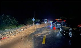 Sạt lở vùi xe khách trên đèo Khánh Lê khiến 6 người chết, 19 người bị thương