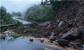 Mưa lớn kéo dài gây ngập lụt, chia cắt nhiều địa bàn vùng DTTS ở Quảng Trị