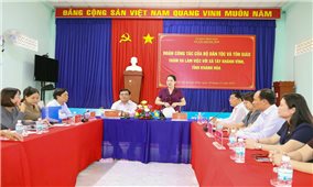 Thứ trưởng Nông Thị Hà thăm và tặng quà người dân miền núi Khánh Hòa