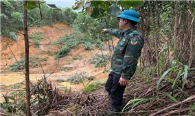 Xuất hiện vết nứt trên đồi, xã biên giới sẵn sàng di dời dân đến nơi an toàn