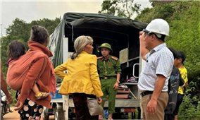 Sườn núi xuất hiện vết nứt kéo dài, di dời gấp 46 hộ dân