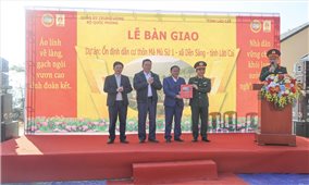 Hoàn thành và bàn giao Dự án ổn định dân cư vùng lũ xã Dền Sáng