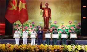 Lãnh đạo Đảng, Nhà nước trao danh hiệu Anh hùng tặng các tập thể, cá nhân