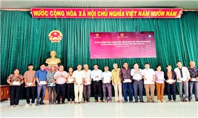 Bộ Dân tộc và Tôn giáo thăm hỏi, tặng quà hỗ trợ đồng bào tỉnh Gia Lai khắc phục hậu quả lũ lụt