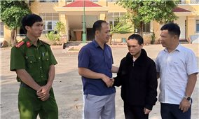 Kon Tum: 3 thanh niên dân tộc Xơ Đăng được hỗ trợ về nhà sau khi bị lừa sang Campuchia làm việc