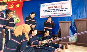 Chư Pưh (Gia Lai): Hỗ trợ kỹ thuật cho mô hình dệt thổ cẩm của đồng bào Gia Rai