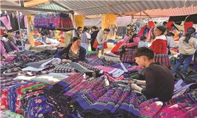 Sắc màu văn hóa chợ phiên