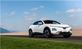 Gia đình trẻ mê tít VinFast VF 6: “Xe điện tầm trung nhưng trải nghiệm tầm cao”