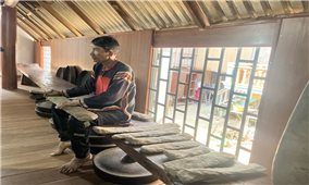 Bộ đàn đá chưa “danh phận” giữa lòng đại ngàn