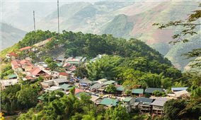 Dòng người nườm nượp đổ về Phiên chợ Phong Lưu Khâu Vai
