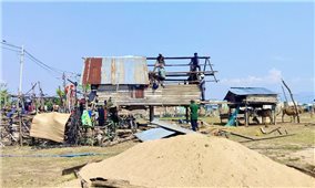 Gia Lai: Mưa lớn kèm dông lốc khiến 69 căn nhà bị tốc mái