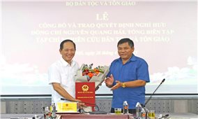 Trao Quyết định nghỉ hưu cho Tổng Biên tập Tạp chí Nghiên cứu Dân tộc và Tôn giáo