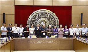 Chủ tịch Quốc hội Trần Thanh Mẫn gặp mặt đại biểu Quốc hội các khóa tỉnh Hậu Giang