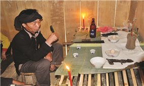 Phong tục xăm cằm của người Mảng: Huyền bí một đức tin