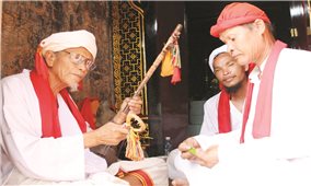 Biểu tượng linh thiêng giữa lòng tháp cổ