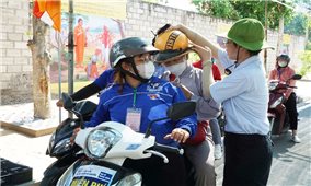 Hàng trăm tình nguyện viên 