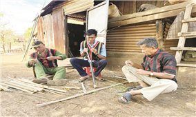 Già làng “giữ lửa” nghề xưa