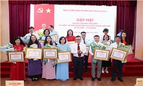Phóng viên Báo Dân tộc và Phát triển được vinh danh Người làm báo tiểu biểu