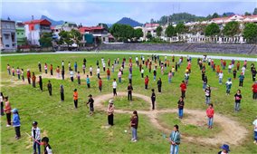 600 học sinh tham gia màn múa gậy sinh tiền tạo nên kỷ lục mới ở Cao nguyên trắng Bắc Hà