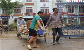 Trung tâm Y tế Tương Dương tê liệt vì lũ