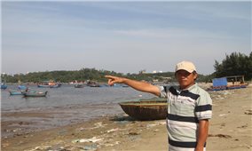 Cửa biển bị bồi lấp, ngư dân gặp khó