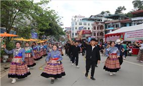 Múa sênh tiền - Nhịp điệu Cao nguyên trắng gọi mời du khách