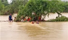 Miền núi Thanh Hóa căng mình ứng cứu dân vùng lũ