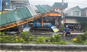 Dông lốc tại Đầm Hà làm 9 người bị thương, nhiều nhà tốc mái