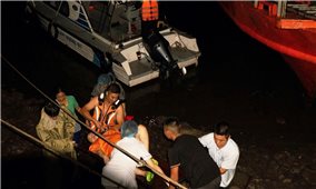 Những chiến sĩ áo trắng nơi đầu sóng