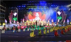 Lung linh sắc màu Chương trình nghệ thuật chào mừng thành công Đại hội Đảng ở tỉnh biên giới Lào Cai