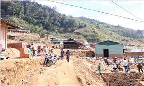 Niềm tin từ những ngôi nhà mới giữa đại ngàn Măng Ri