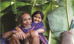 Chuyện tình trăm tuổi và kho báu văn hóa giữa đại ngàn Đăk Pne