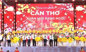 Người dân Cần Thơ rộn ràng trước thời khắc giao thừa