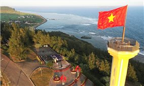 Thiêng liêng Lễ chào cờ đầu năm trên đỉnh núi Thới Lới