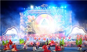 Giao lưu văn nghệ Chào Xuân qua biên giới