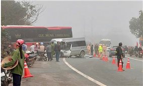 Va chạm xe giường nằm và xe 16 chỗ ở Lạng Sơn, 6 người thương vong