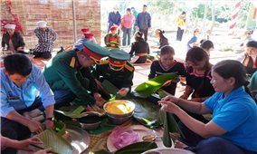 Xuân biên giới thắm tình quân dân