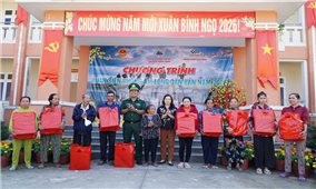 Mang Xuân ấm cho đồng bào khó khăn tại khu vực biên giới Giang Thành