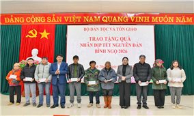 Thứ trưởng Nông Thị Hà thăm, tặng quà Tết đồng bào DTTS tỉnh Thái Nguyên