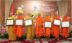 Cần Thơ: Công bố quyết định và trao Giáo chỉ tấn phong cho 40 Tăng, Ni