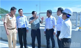 Thủ tướng Phạm Minh Chính đi kiểm tra các dự án giao thông trọng điểm khu vực miền Trung