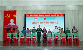 Cần Thơ trao tặng nhiều phần quà trong Ngày hội Biên phòng toàn dân