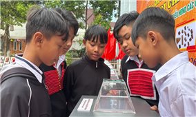 Mang Bảo vật quốc gia Sưu tập mũi khoan đá Thác Hai đến gần cộng đồng