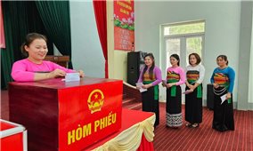 Rộn ràng ngày hội bầu cử nơi vùng biên xứ Thanh