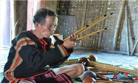 Người giữ mạch nguồn văn hóa Ê Để ở buôn cổ Ako Dhông