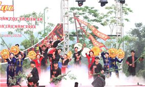 Sắc màu chợ phiên - Khát vọng vươn mình